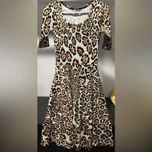 Cheetah print midi flowy 1/4 sleeve dress. XS. Worn a few times.